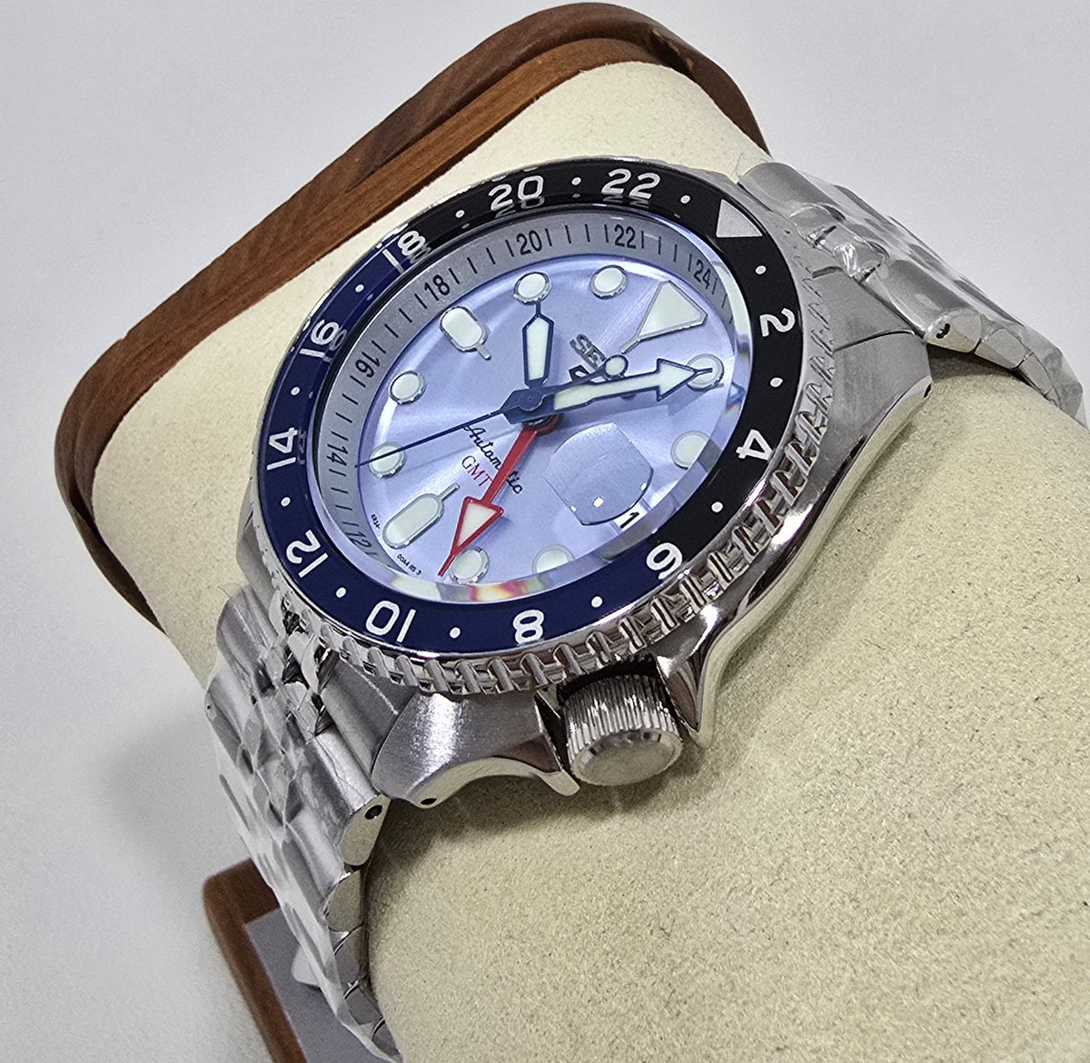 Seiko 5 Sports GMT “Ice Blue” Limited Edition – 42.5 mm – view 4