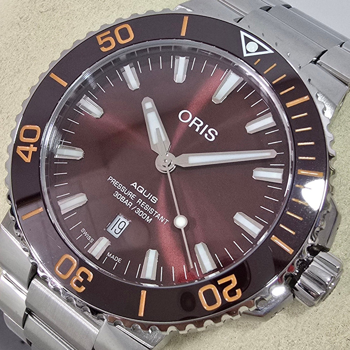 Oris Aquis Date Brown – 43.5 mm – view 2