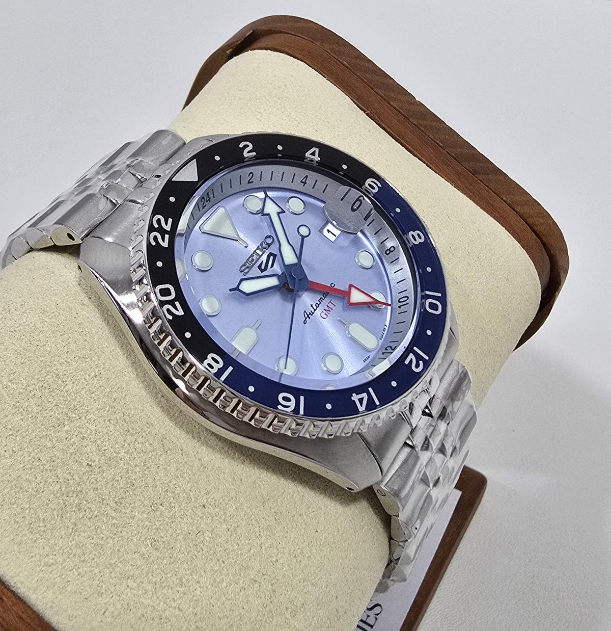 Seiko 5 Sports GMT “Ice Blue” Limited Edition – 42.5 mm – view 5