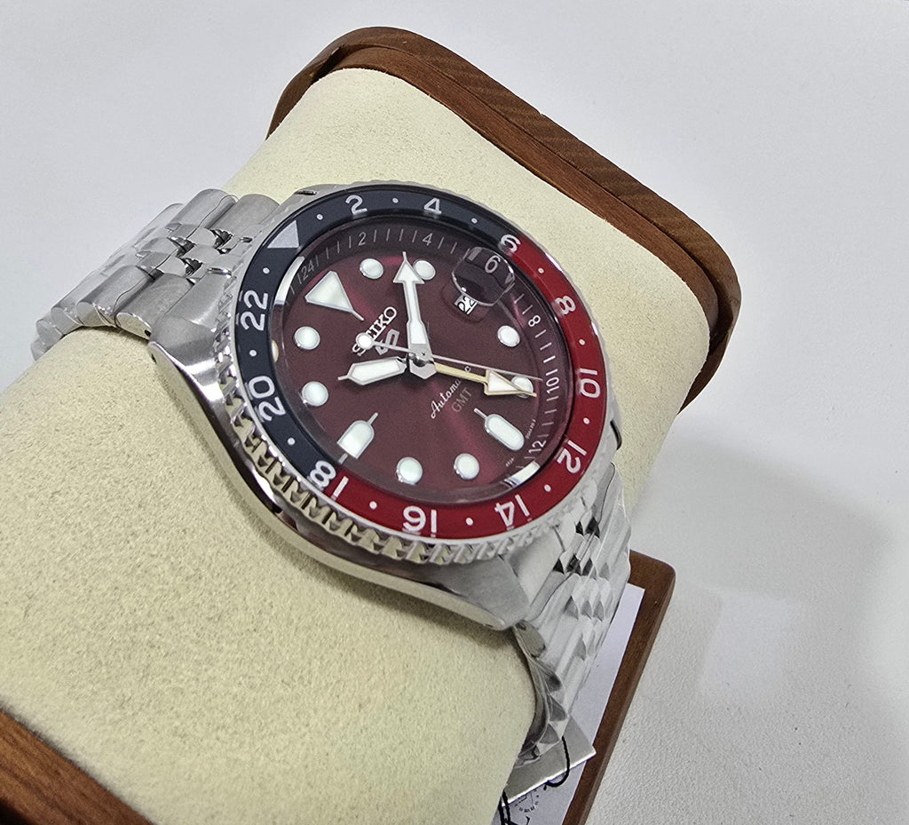 Seiko 5 Sports GMT “Ruby” Limited Edition – 42.5 mm – view 5
