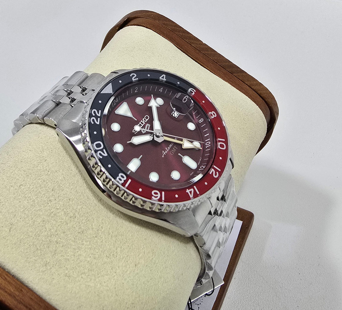 Seiko 5 Sports GMT “Ruby” Limited Edition – 42.5 mm – view 5