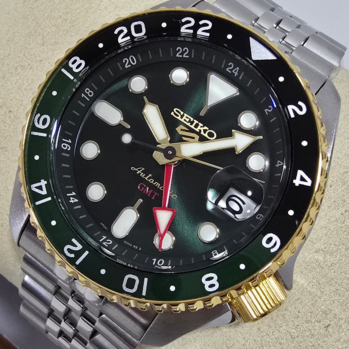 Seiko 5 Sports GMT “Forest Green Sunrise” Limited Edition – 42.5 mm – view 2