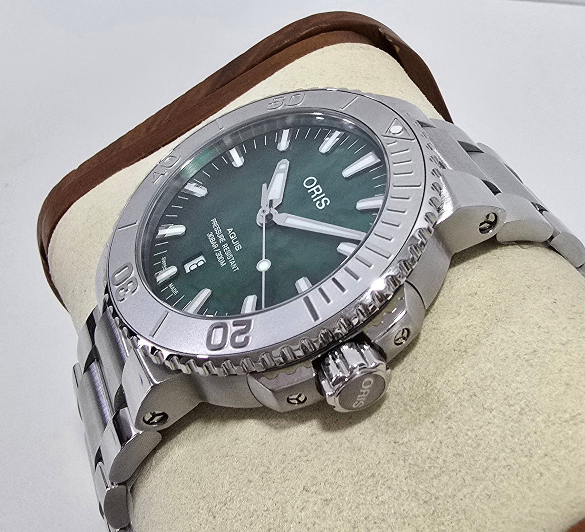 Oris Aquis Date Turquoise – 43.5 mm – view 4