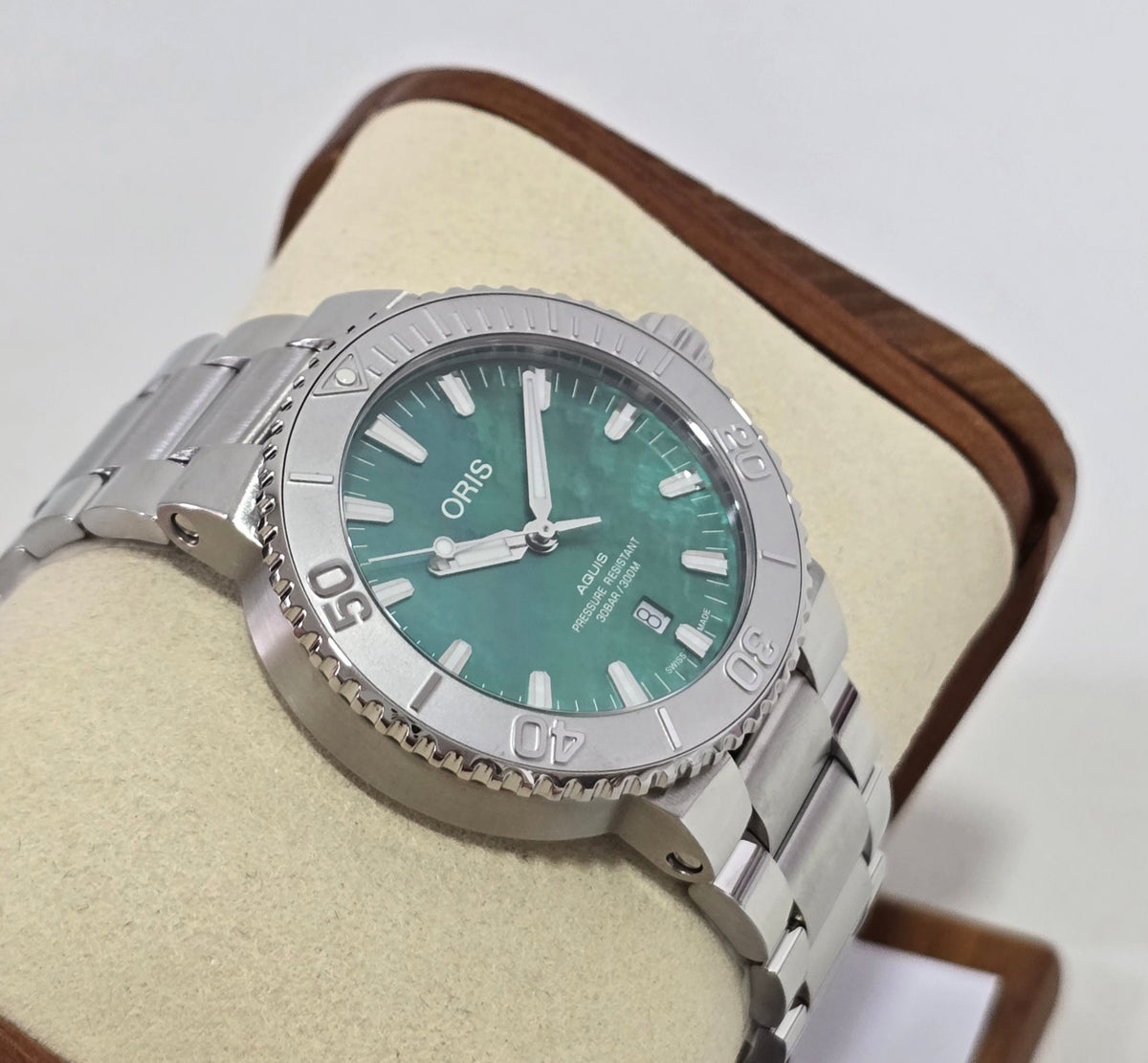 Oris Aquis Date Turquoise – 43.5 mm – view 5