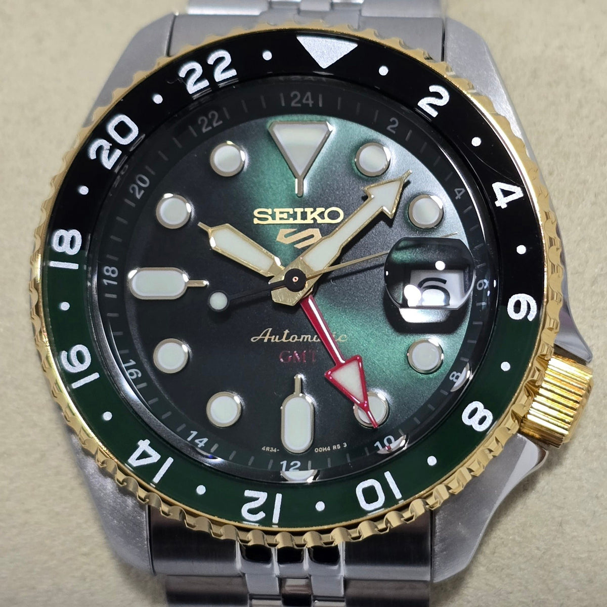 Seiko 5 Sports GMT “Forest Green Sunrise” Limited Edition – 42.5 mm – view 5