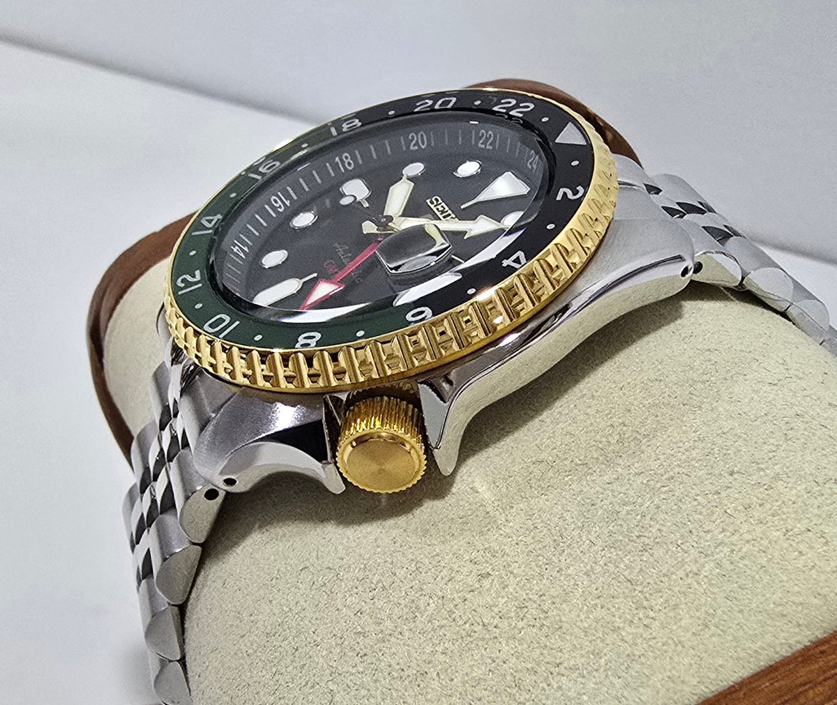 Seiko 5 Sports GMT “Forest Green Sunrise” Limited Edition – 42.5 mm – view 4