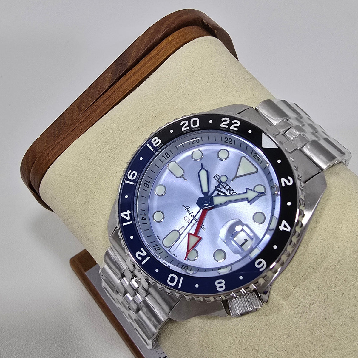 Seiko 5 Sports GMT “Ice Blue” Limited Edition – 42.5 mm