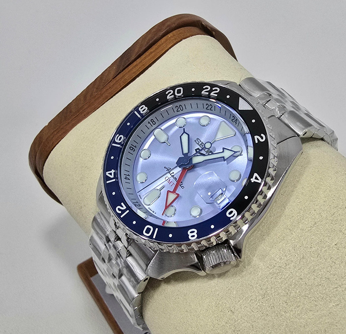 Seiko 5 Sports GMT “Ice Blue” Limited Edition – 42.5 mm – view 3