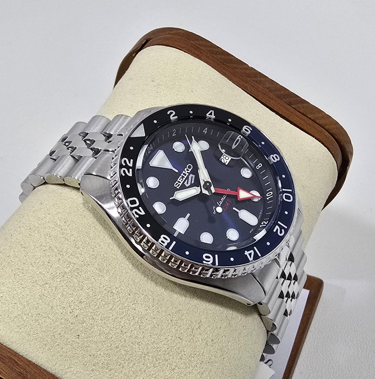 Seiko 5 Sports GMT Blue – 42.5 mm – view 5
