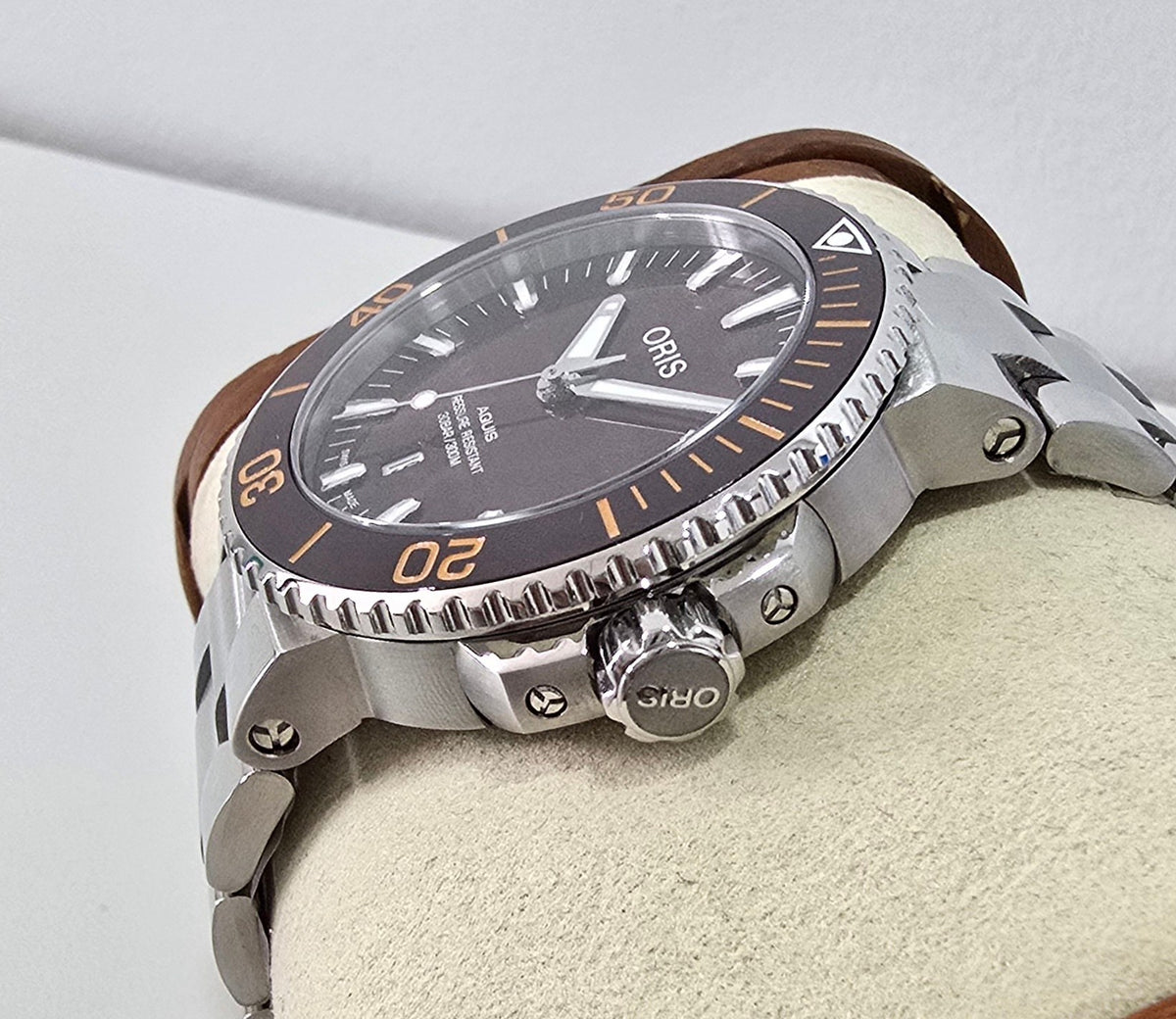 Oris Aquis Date Brown – 43.5 mm – view 4