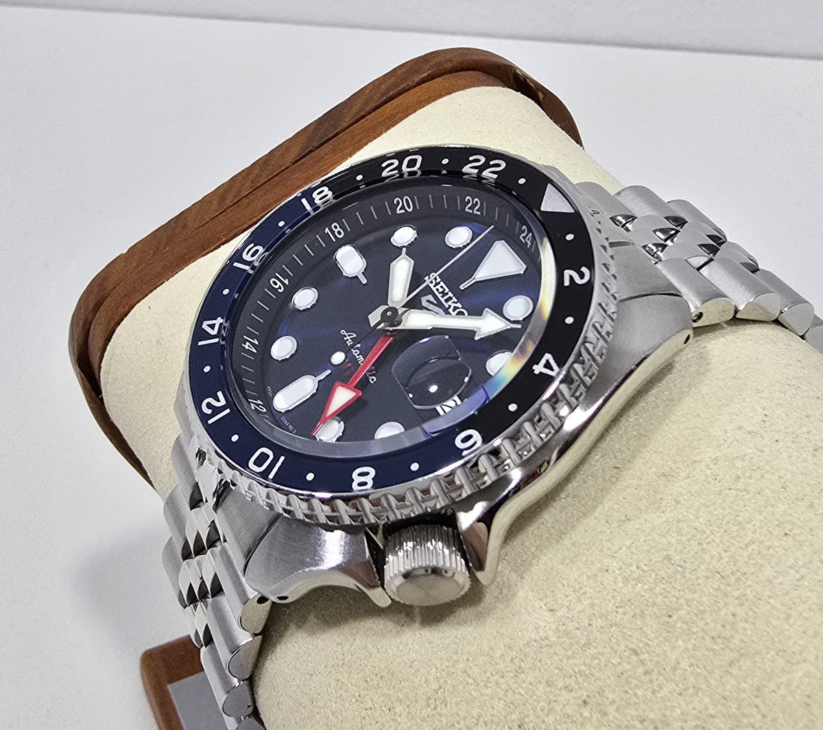 Seiko 5 Sports GMT Blue – 42.5 mm – view 4