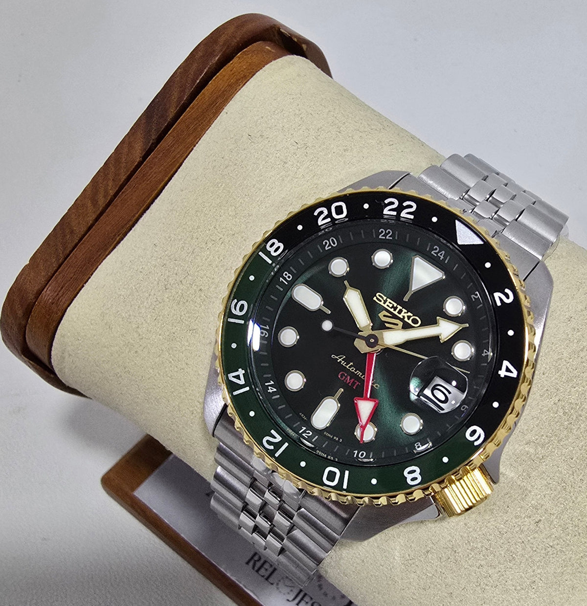 Seiko 5 Sports GMT “Forest Green Sunrise” Limited Edition – 42.5 mm