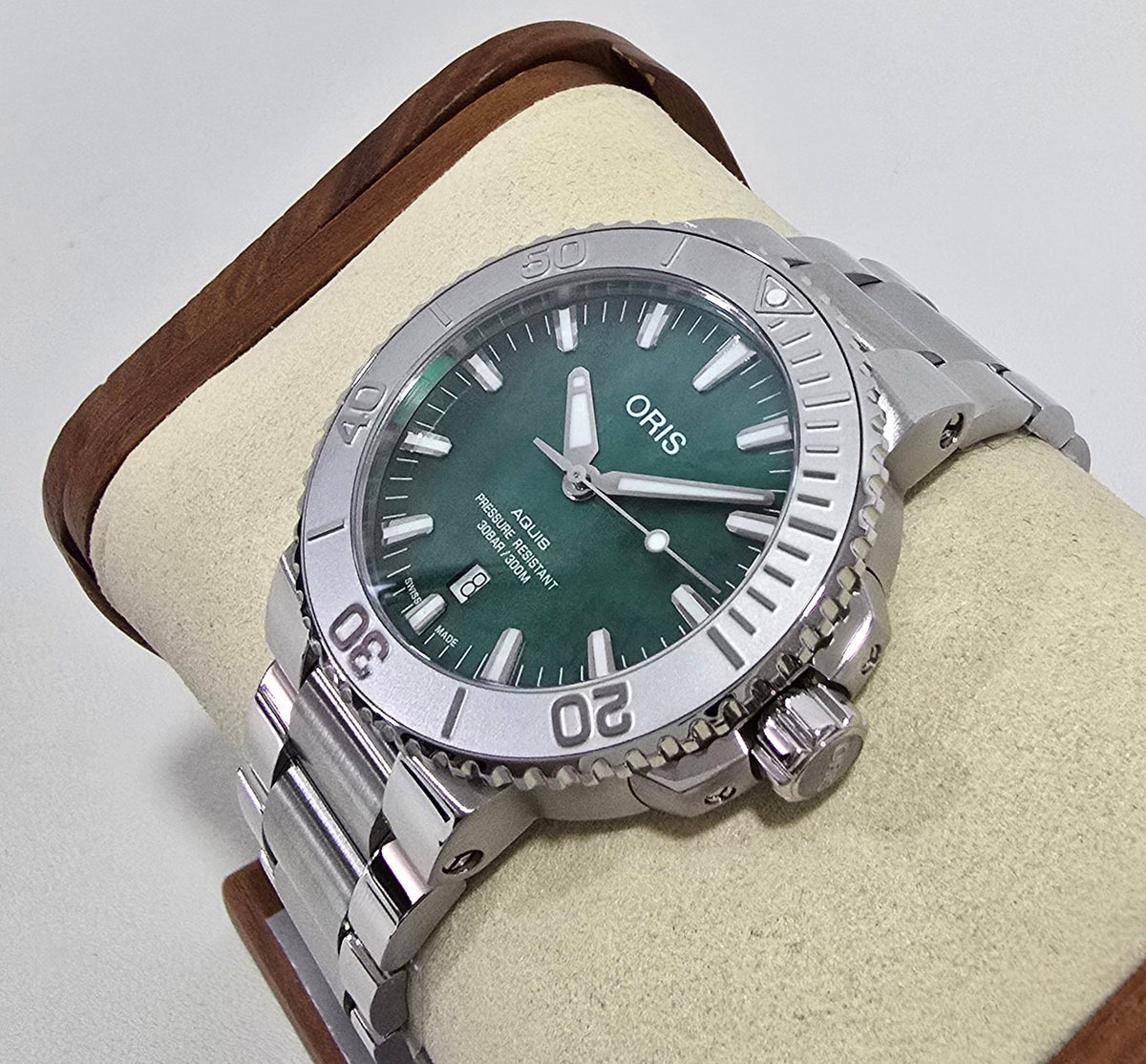 Oris Aquis Date Turquoise – 43.5 mm – view 3