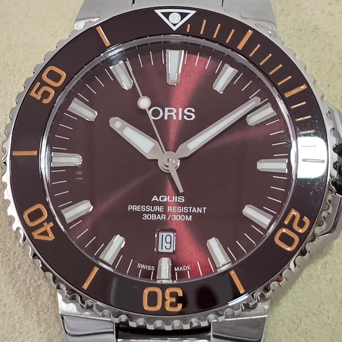 Oris Aquis Date Brown – 43.5 mm – view 5